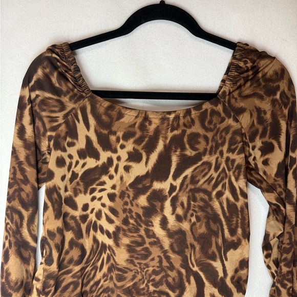 New Willow & Root Cheetah Open Front Top. - Picture 6 of 8